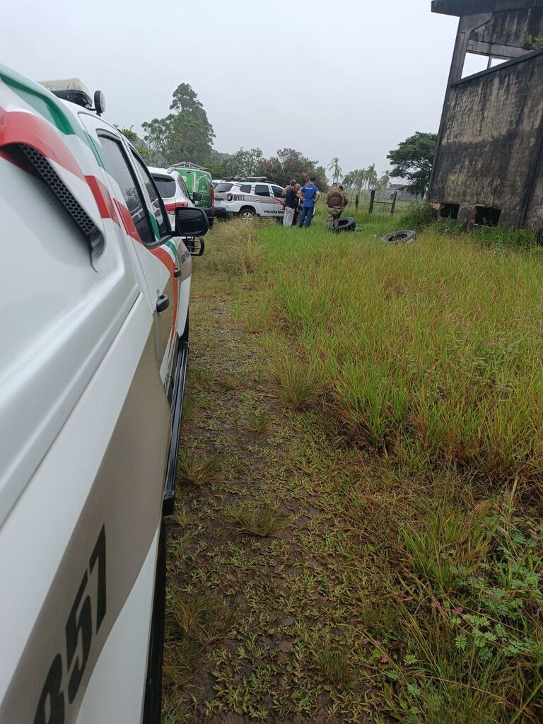 POLICIA MILITAR RECUPERA VEÍCULO E OBJETOS FURTADOS