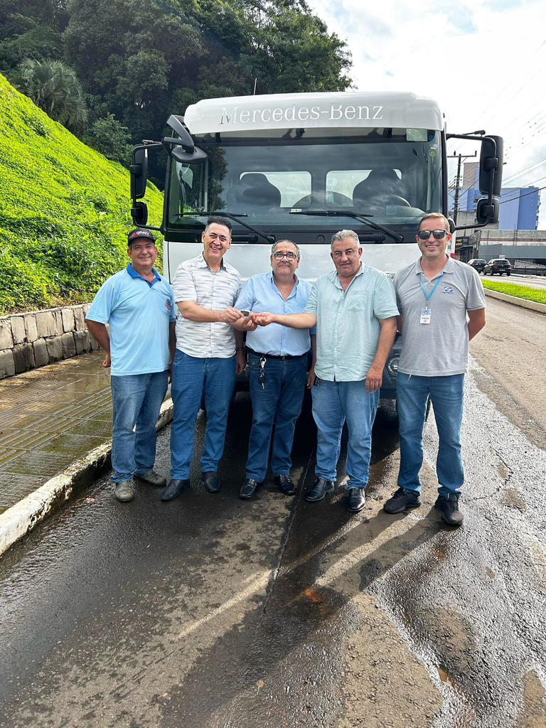 PREFEITURA MUNICIPAL DE PIRATUBA ADQUIRE NOVO CAMINHÃO