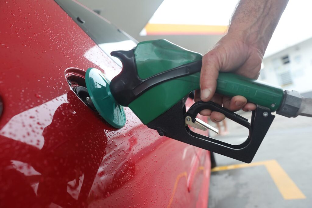 SC tem cinco cidades com preço médio da gasolina acima de R$ 6