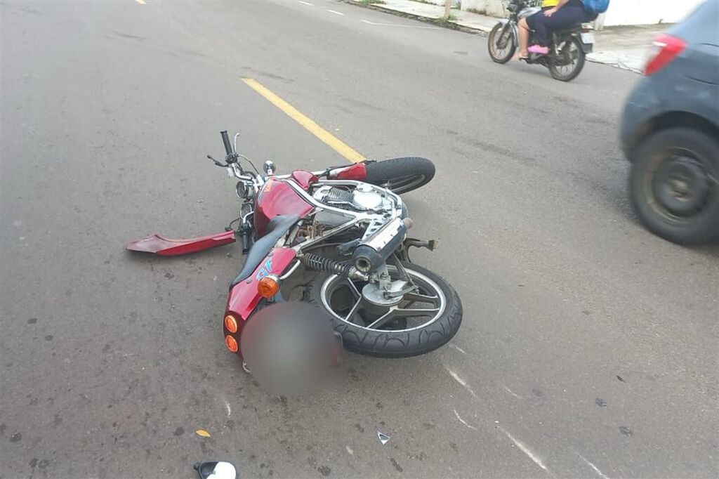 Colisão entre motocicleta e carro em Santa Maria deixa homem levemente ferido