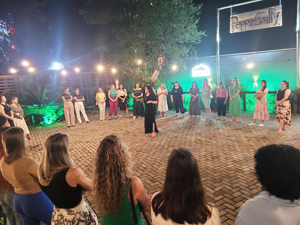 Em noite descontraída, Núcleo da Mulher Empresária promove encontro de sensibilização