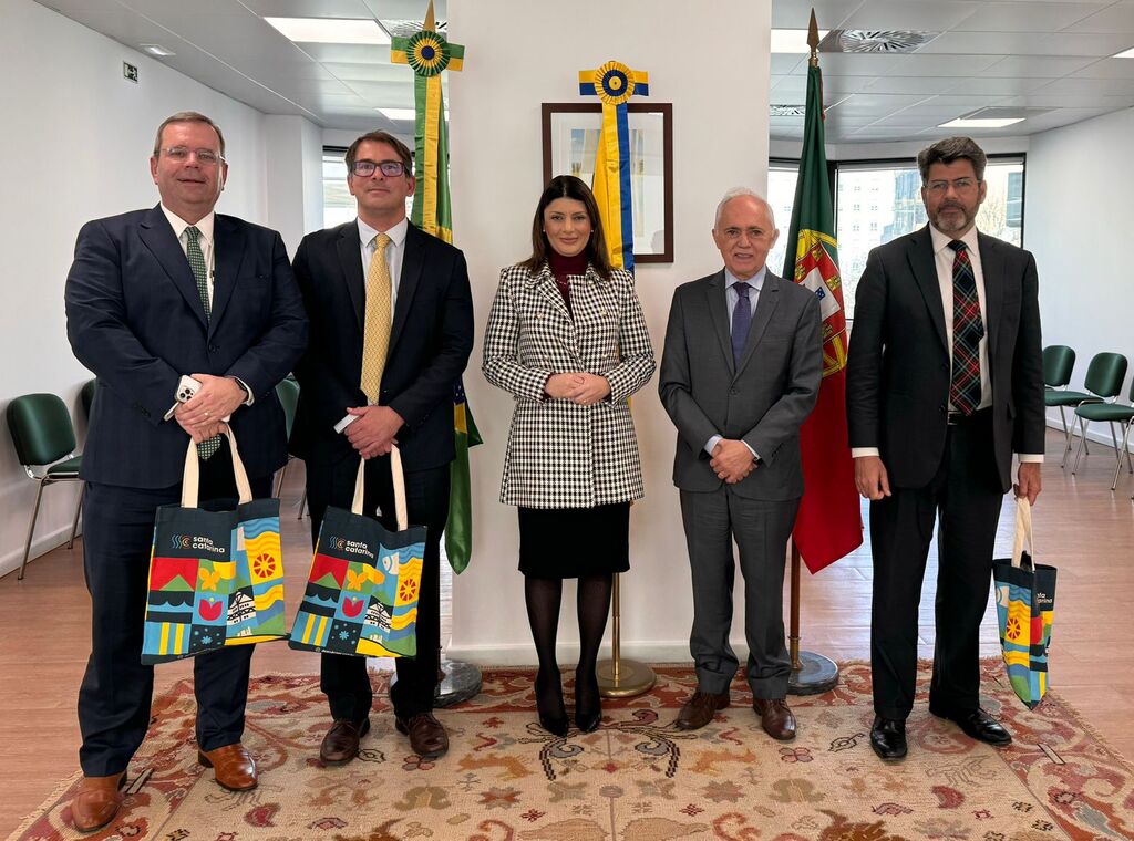 Reunião na Embaixada do Brasil em Portugal fortalece laços para o turismo catarinense