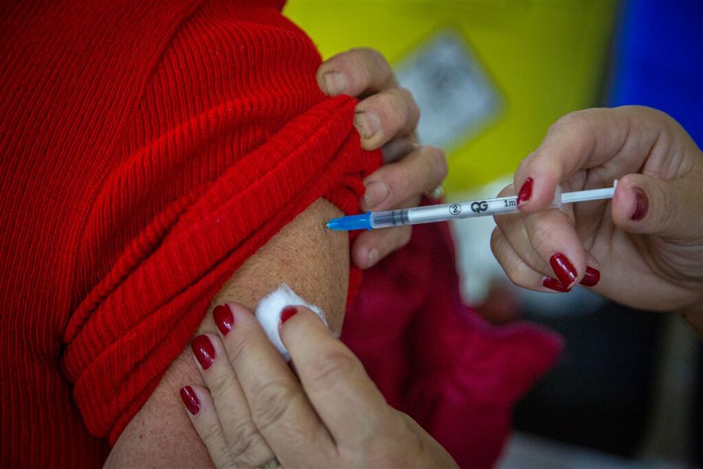 Ministério da Saúde antecipa vacinação contra gripe; campanha começa em março