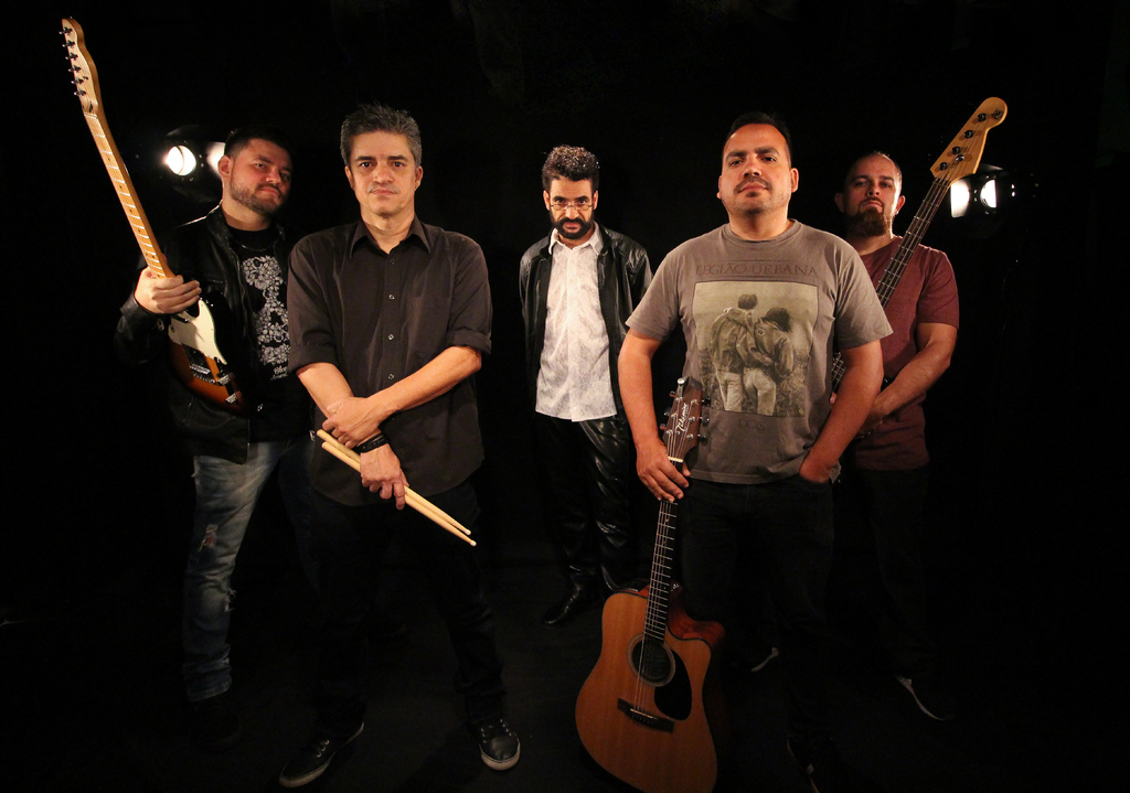 Legião Cover Curitiba faz show em Lages neste sábado