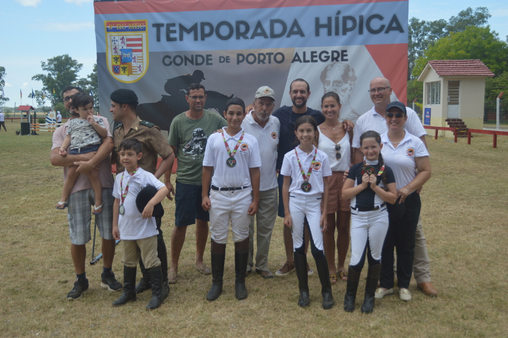 Uruguaianenses se destacam em concurso de salto do Exército
