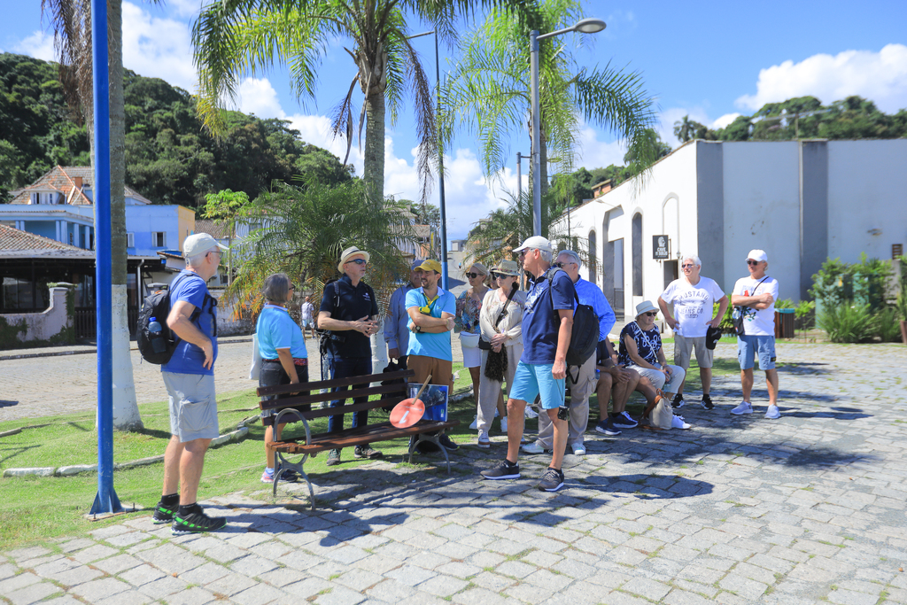 Turistas austríacos e alemães conhecem São Francisco do Sul e Joinville