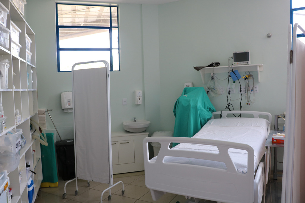 Sala vermelha do pronto-socorro do Husm recebe melhorias e passa a contar com cinco leitos para atendimento de pacientes graves