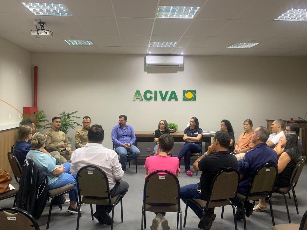 DIÁLOGO ENTRE O PODER PÚBLICO E ENTIDADES BUSCA ESTRATÉGIAS PARA REDUZIR A PRESENÇA DE PEDINTES E PROMOVER CONSCIENTIZAÇÃO NA POPULAÇÃO EM ARARANGUÁ