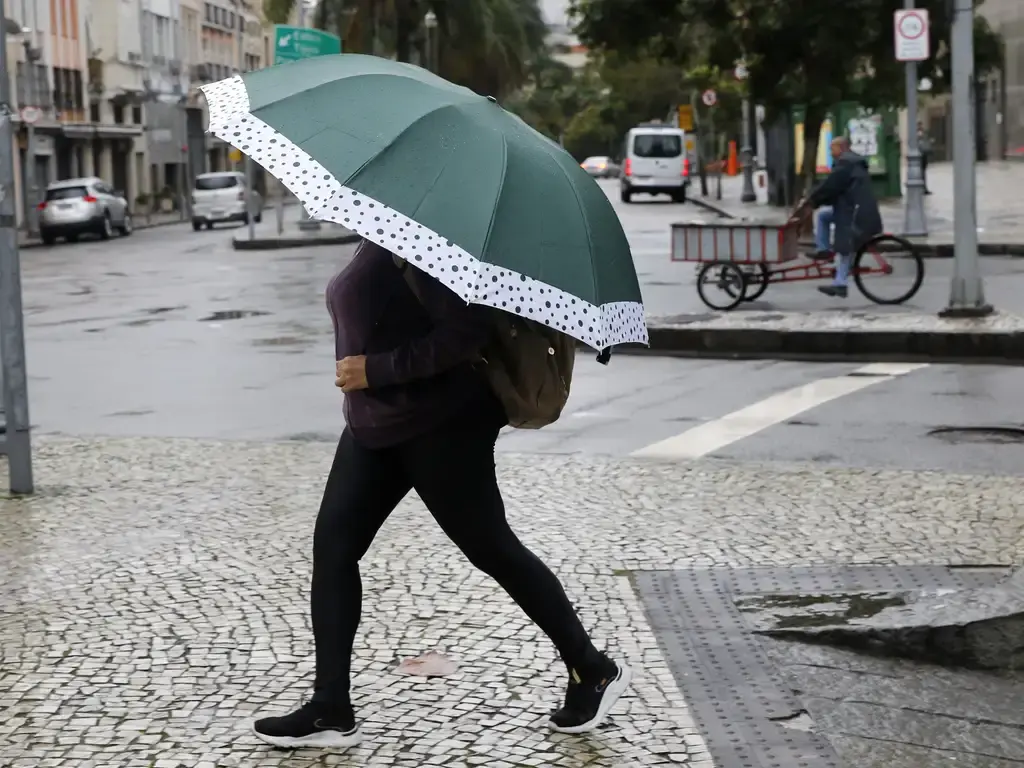 Frente fria perde força em Santa Catarina, mas chuvas isoladas ainda são esperadas