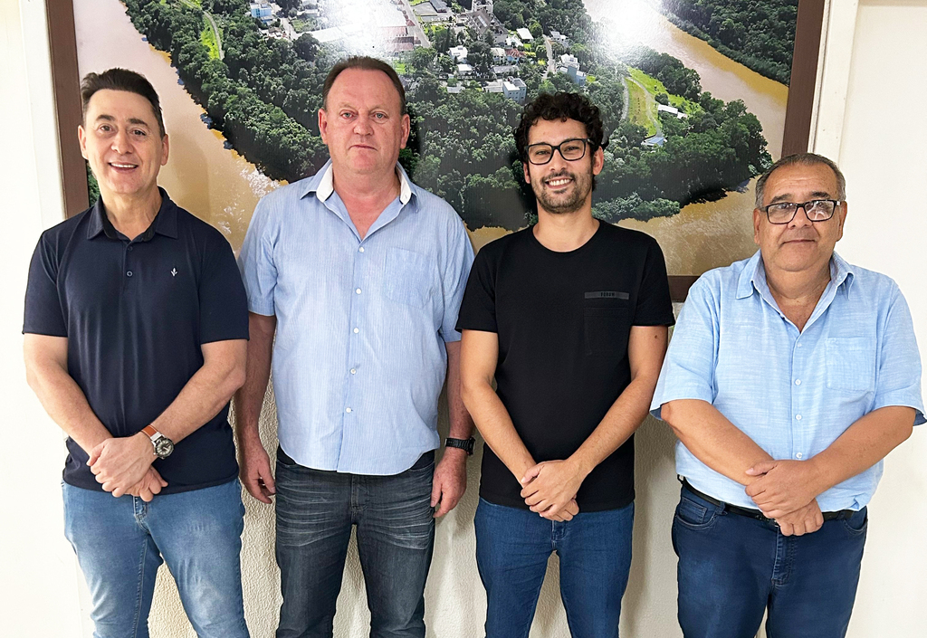  - Foto legenda: Da esquerda para a direita Vanderlei, Dirceu, Jhonny e Bile.