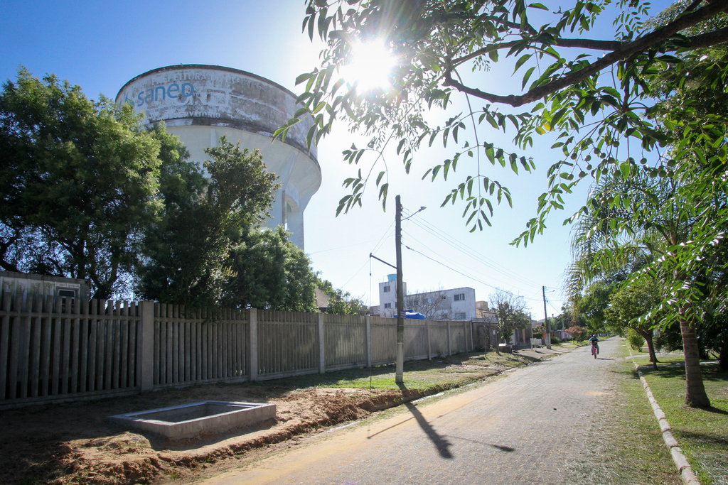 Foto: Jô Folha - DP - Antigo reservatório agora serve como estação de tratamento