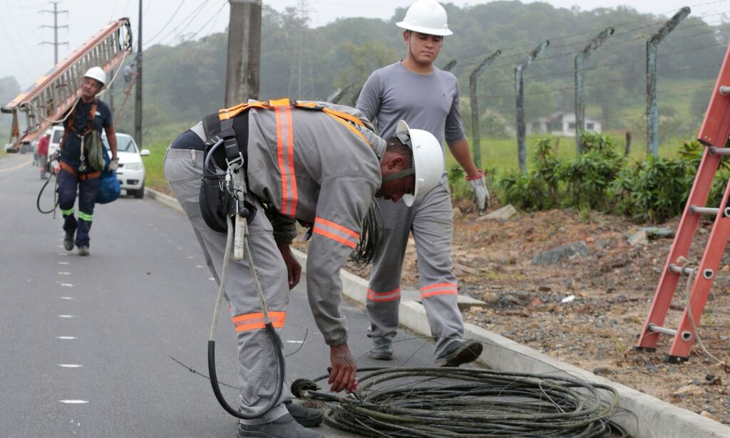 Mutirão de remoção de fiação elétrica acontece na Zona Sul