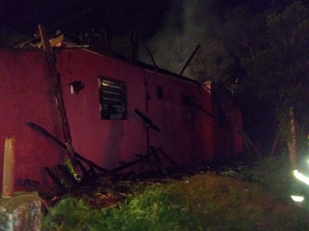 Incêndio destrói boate Casa das Primas