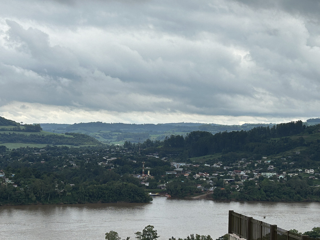 Defesa Civil alerta para risco de temporais com chuva intensa entre sexta e sábado