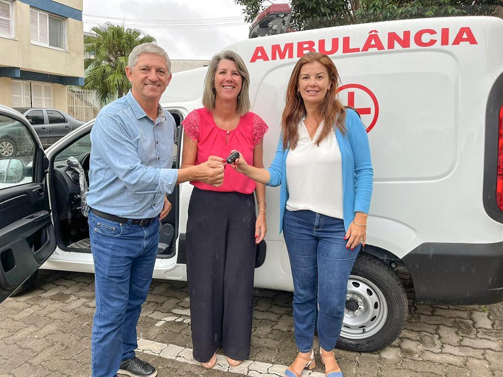 TORRES: SAÚDE RECEBE AMBULÂNCIA  ADQUIRIDA COM VERBA DE EMENDA