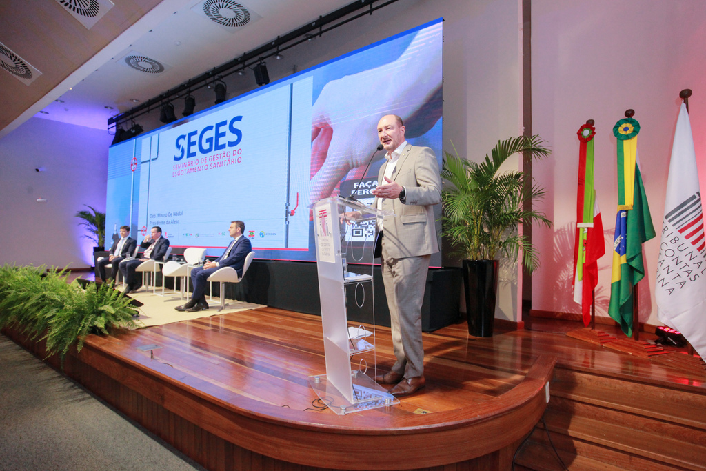 FOTO: Vicente Schmitt/Agência AL - Deputado Mauro De Nadal foi um dos painelistas do seminário, na tarde desta quarta-feira (6)