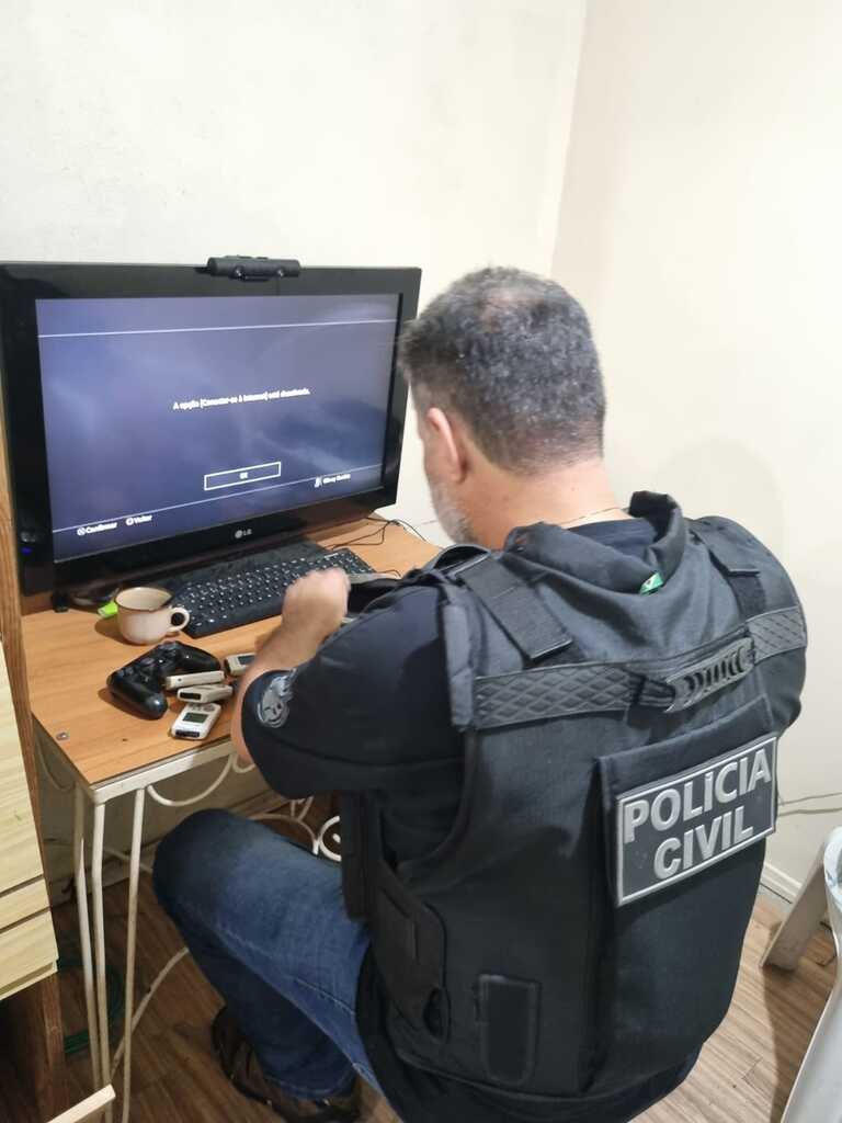 Divulgação - foi realizada a análise minuciosa de dados sobre conexões potencialmente utilizadas para download, armazenamento e compartilhamento de material contendo arquivos digitais, basicamente fotos e vídeos