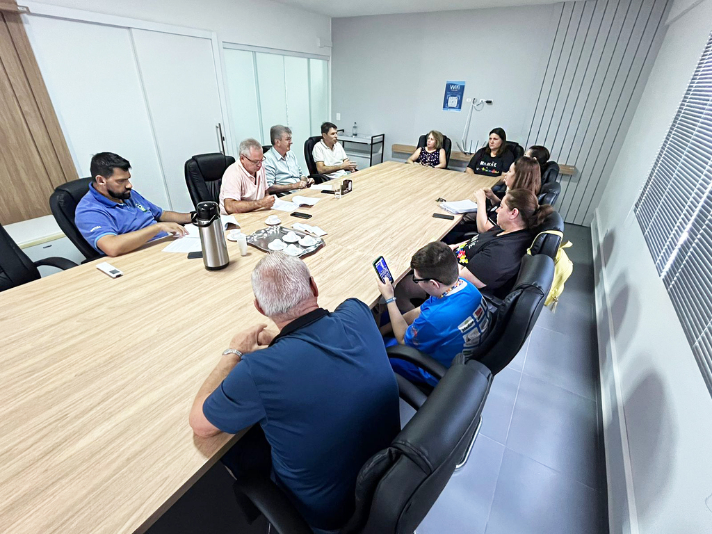 Representantes das Administrações Municipais de Capinzal, Ouro, Lacerdópolis e Zortéa participam de reunião com a AMA