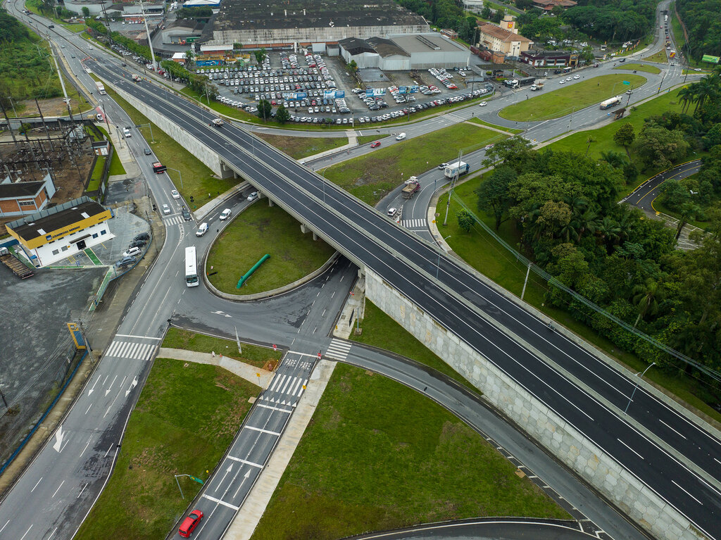 Governo do Estado entrega elevado no Distrito Industrial de Joinville