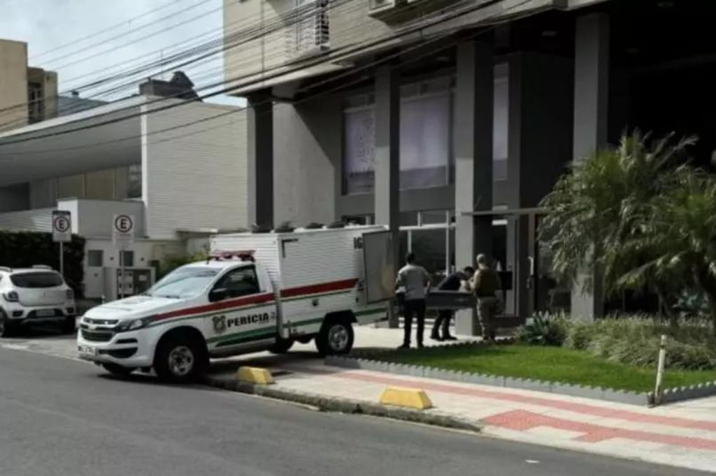 Empresário é encontrado morto em edifício de classe média alta