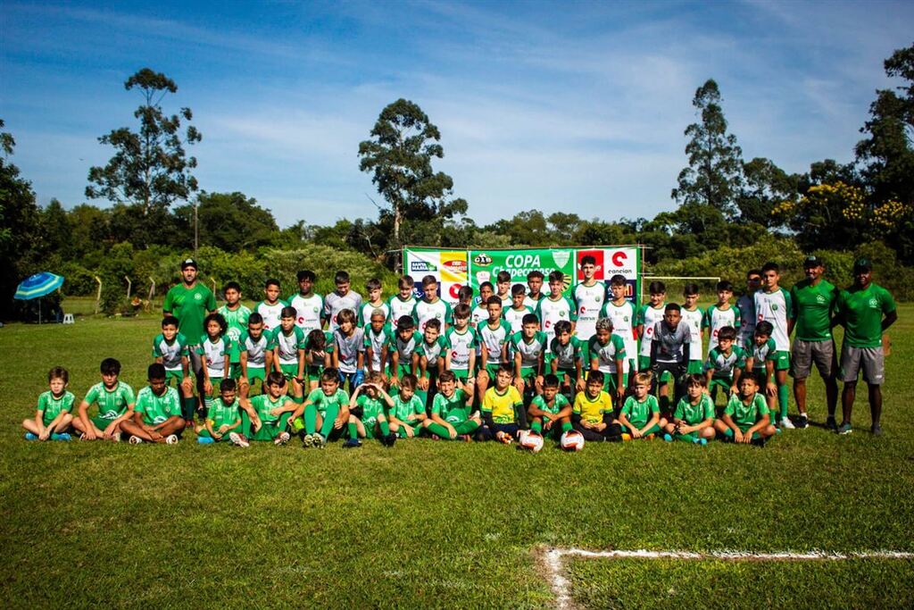 Torneio da Escolinha da Chapecoense reuniu cerca de 300 atletas no Centro Esportivo Gauchão
