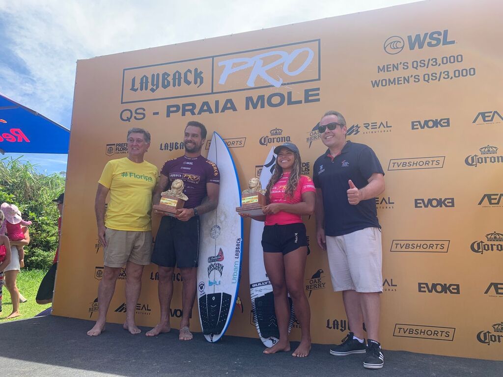 Layback Pro na Praia Mole: surfistas Lucas Silveira e Tainá Hinckel conquistam os títulos