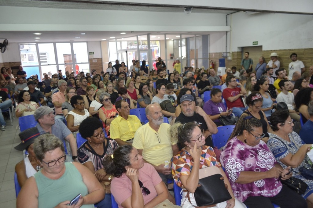 Foto: Divulgação - DP - Cerca de 200 servidores participaram da assembleia