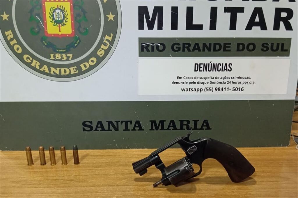 Foto: Brigada Militar - Revólver calibre 38 com cinco munições foi apreendida
