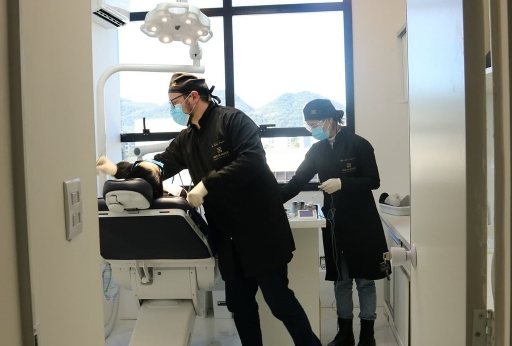 Divulgação - Clínica de Reabilitação Oral Dr. Cezar Perez conta com a mais recente tecnologia de escaneamento, planejamento e impressão
