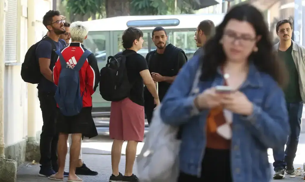 Quase 10 milhões de jovens sem ensino básico estão fora da escola