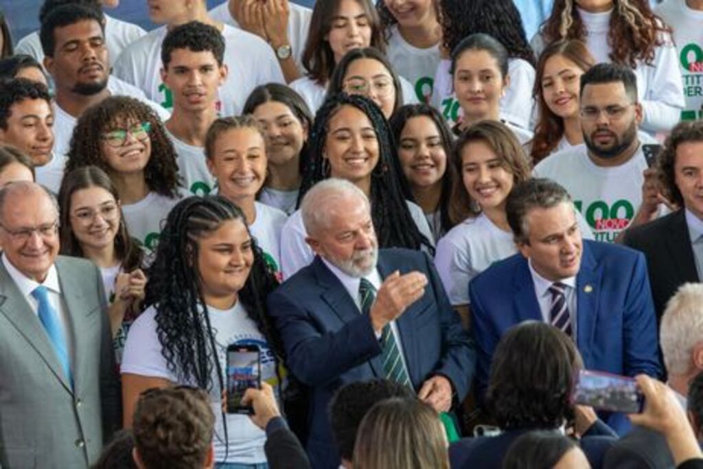  - Presidente Lula, acompanhado do ministro da Educação, Camilo Santana, e do vice-presidente Geraldo Alckmin, durante solenidade de anúncio de 100 novos campi de institutos federais - Fabio Rodrigues-Pozzebom/ Agência Brasil
