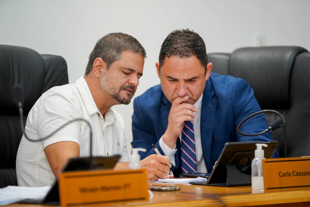 Foto: Fernanda Tarnac - Câmara Pelotas - Jurandir Silva e Rafael Amaral apresentaram requerimentos de CPI e chegaram a acordo