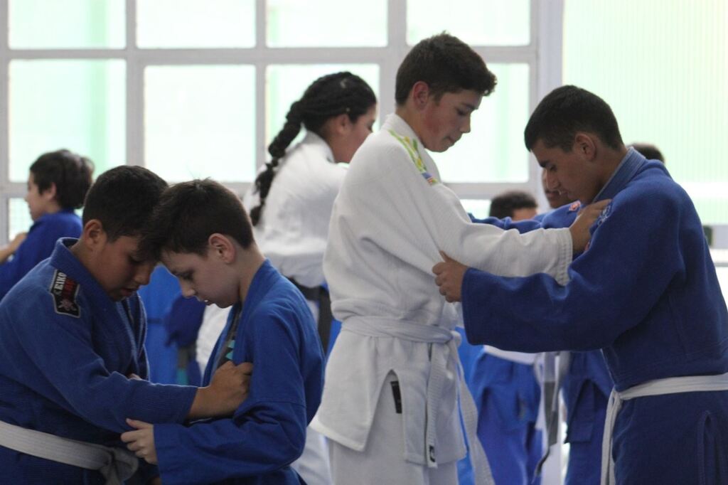 Judocas de projeto social do ATC promovem vaquinha para arrecadar recursos