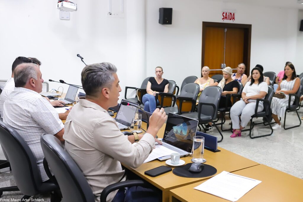 Pacientes com câncer relatam falta de medicamentos e demora de exames