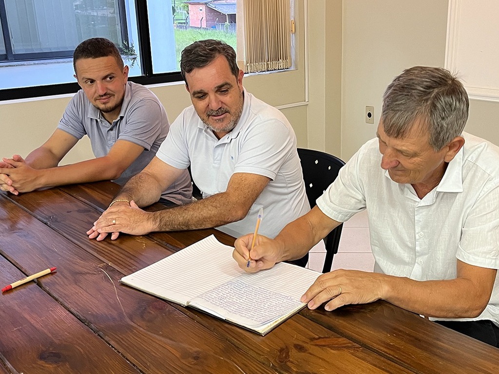 PEDRO D’ÁVILA ASSUME PREFEITURA INTERINAMENTE