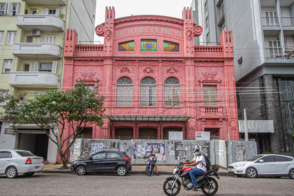 Sete de Abril completa 14 anos fechado
