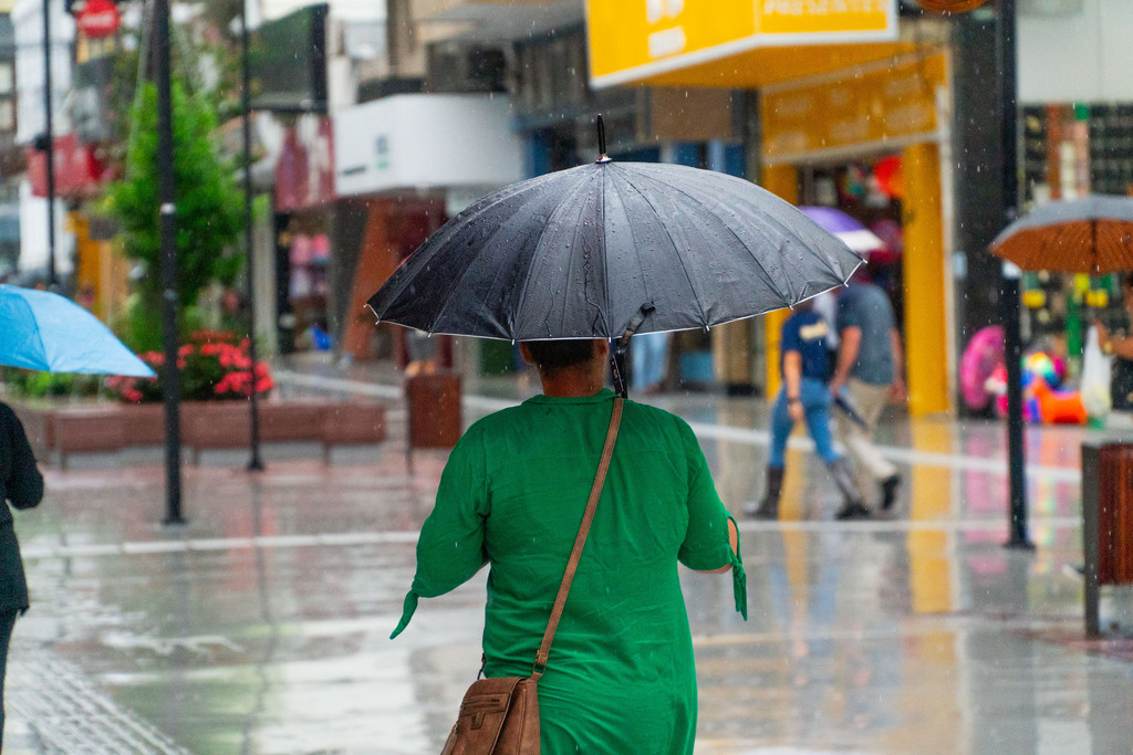Chuva deve predominar até quinta-feira no Rio Grande do Sul; há alertas para algumas regiões