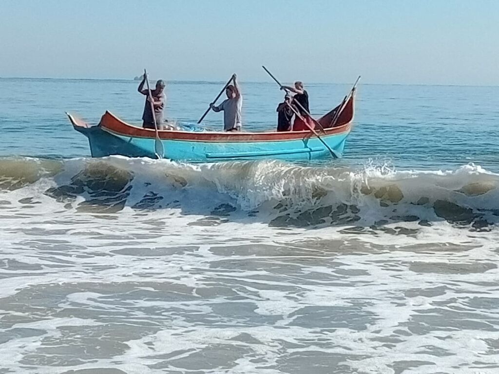 Com auxílio do Estado, família de pescadores recomeça após perder barco e redes em incêndio