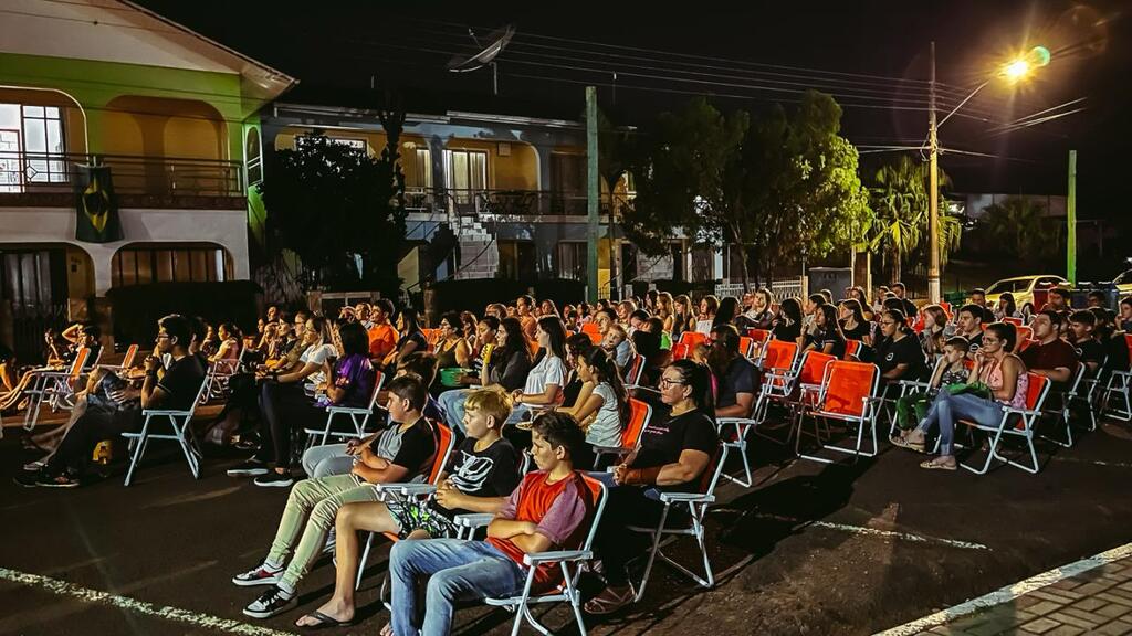 Cinema na praça com programação para a família inteira chega à Serra Catarinense