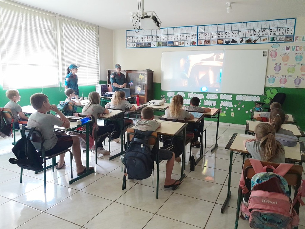 Corpo de Bombeiros inicia o Programa Bombeiro Mirim