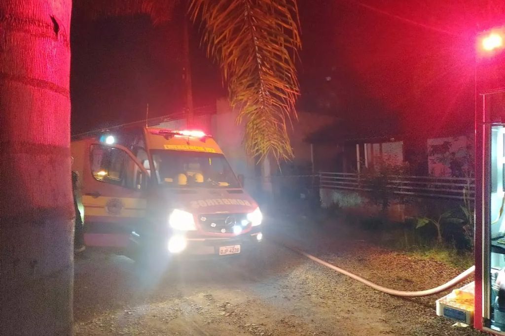 Homem morre carbonizado em incêndio em SC