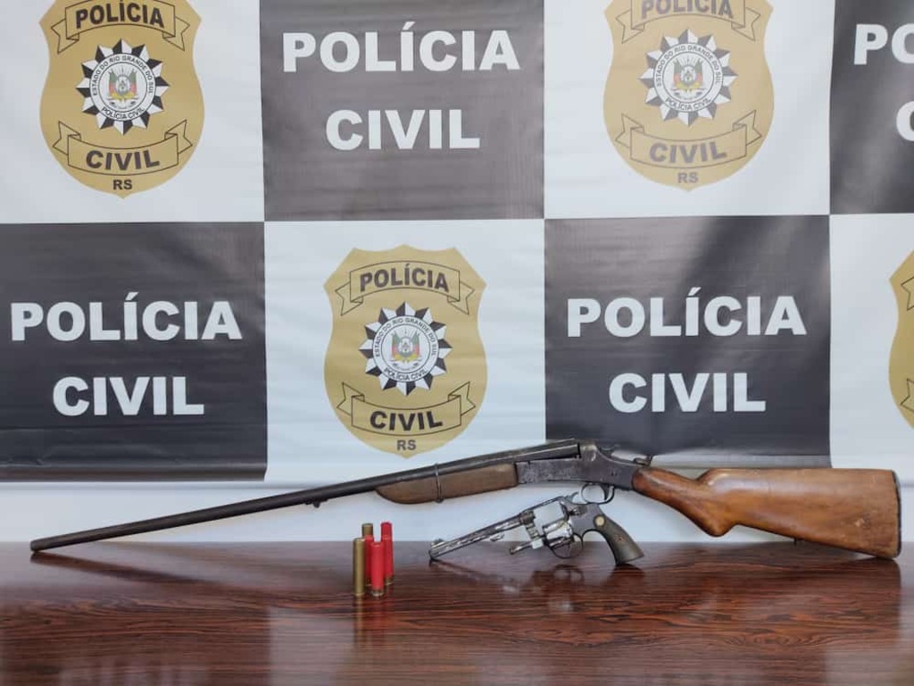 Polícia Civil apreende espingarda e revólver durante cumprimento de mandado em Nova Palma