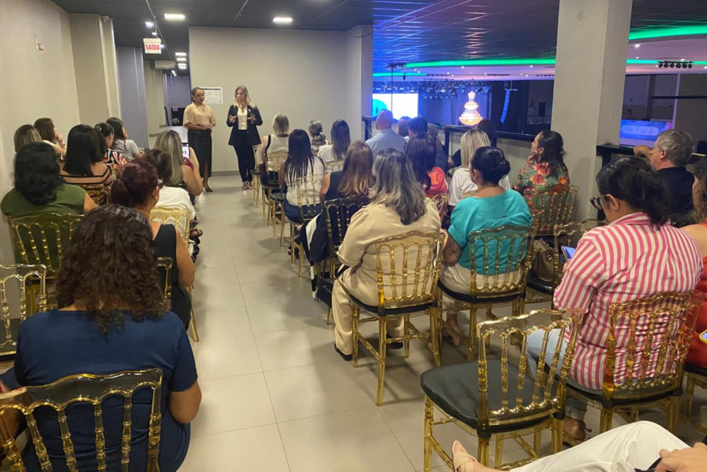 Assistência Social reúne gestores em Criciúma para apresentar benefícios do Universidade Gratuita para área social