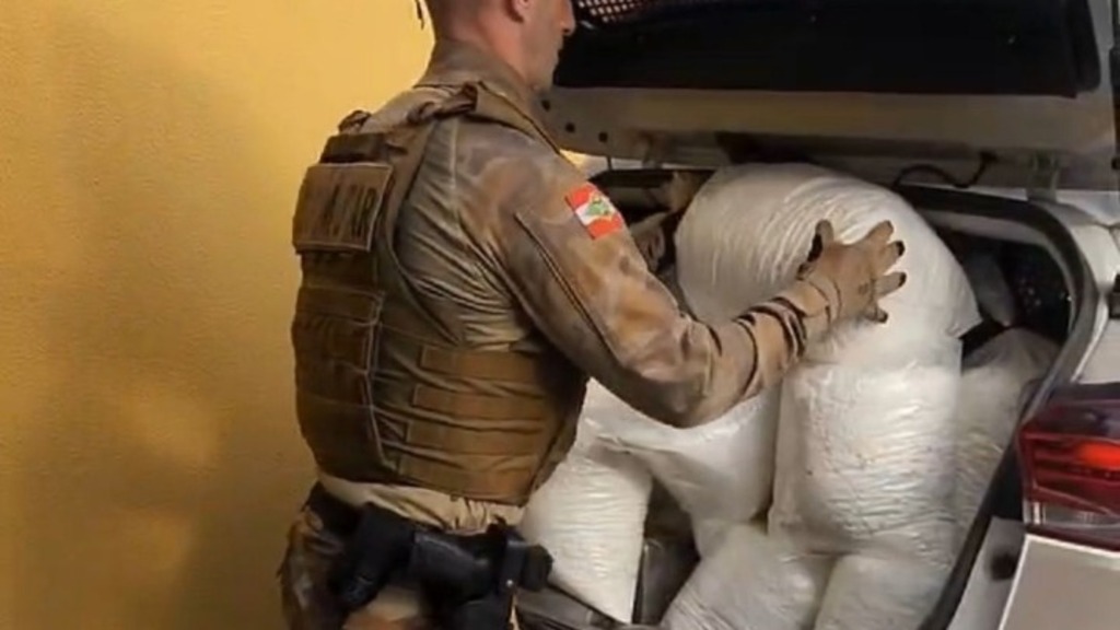 Polícia Militar apreende mais de 440 quilos de cocaína em Balneário Camboriú