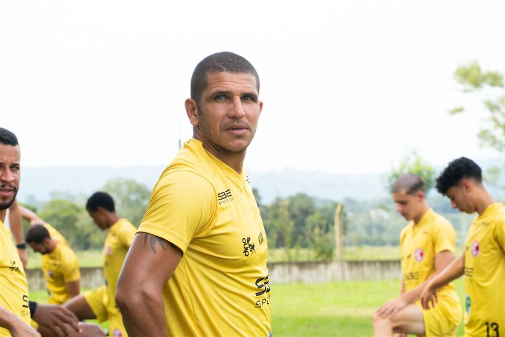 Foto: Beto lbert - Wilson Júnior foi destaque do Guarany de Bagé no Gauchão e fará a segunda temporada no Alvirrubro de Santa Maria