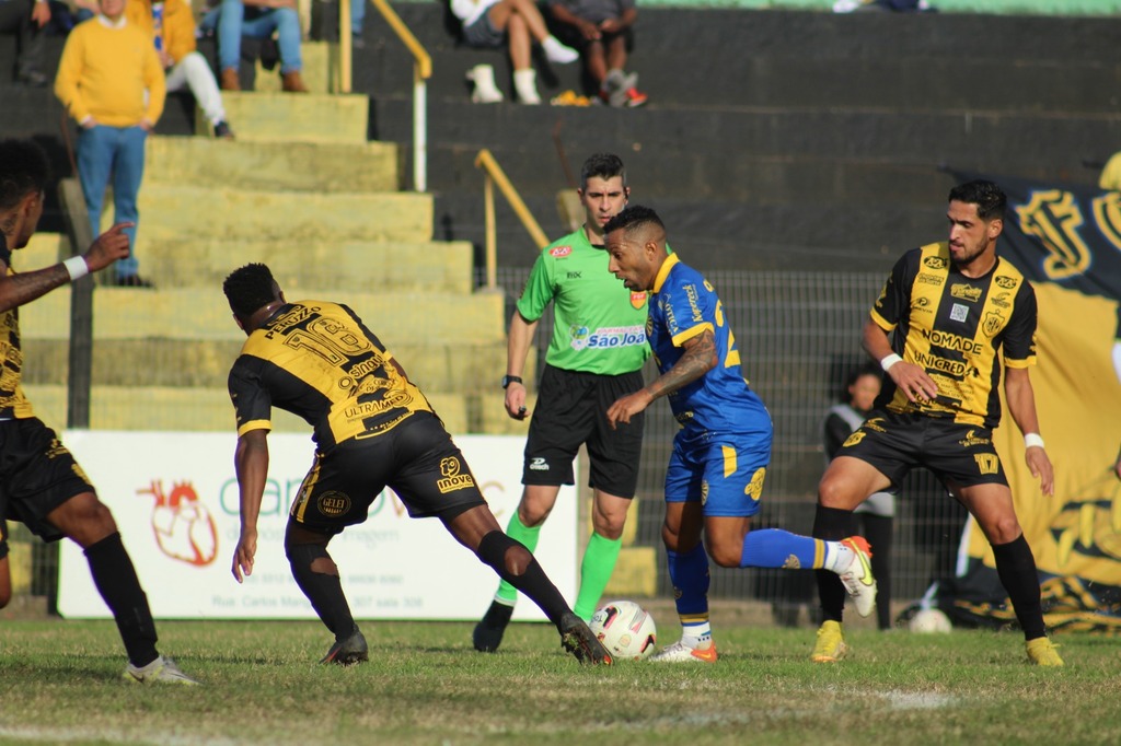 Foto: Renan Jardim - Grêmio - Em 2023, o jogador participou de 13 partidas pelo Áureo-Cerúleo entre Divisão de Acesso e Troféu Rei Pelé