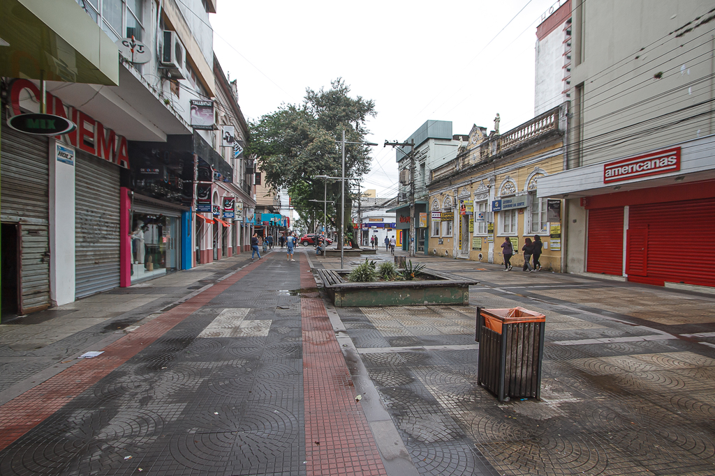 Foto: Volmer Perez - DP - Lojas ficaram fechadas em razão da falta de energia elétrica