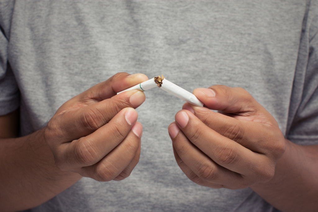 Foto: Freepik - De acordo com Organização Mundial da Saúde (OMS), o tabaco mata mais de 8 milhões de pessoas por ano.
