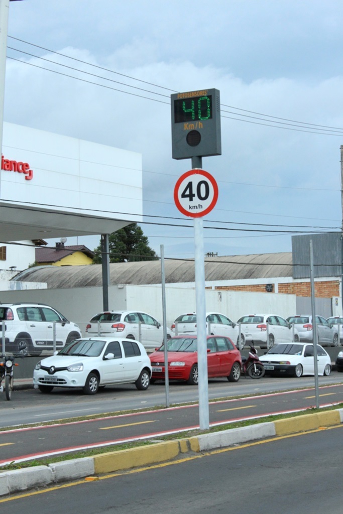 Inmetro 'regula' lombadas eletrônicas em Lages