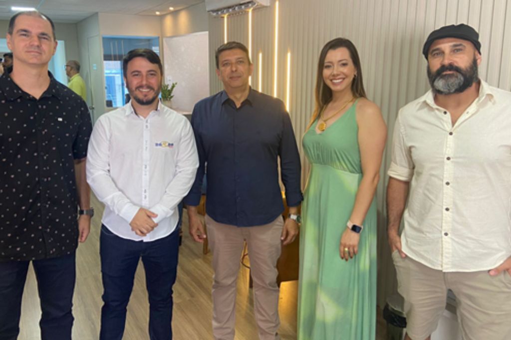 Foto: Divulgação - Diretoria Executiva da CDL: Leonardo Goncalves – Vice Presidente, Paulo Roberto de Souza Rodrigues – Diretor Financeiro, Rodrigo de Senna Ferreira – Presidente, Aline de Oliveira – Diretoria de SPC e Paulo Silvano – Diretor Secretário